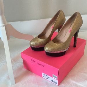 Betsy Johnson Seann Gold Multi Glitter Pump 6 1/2